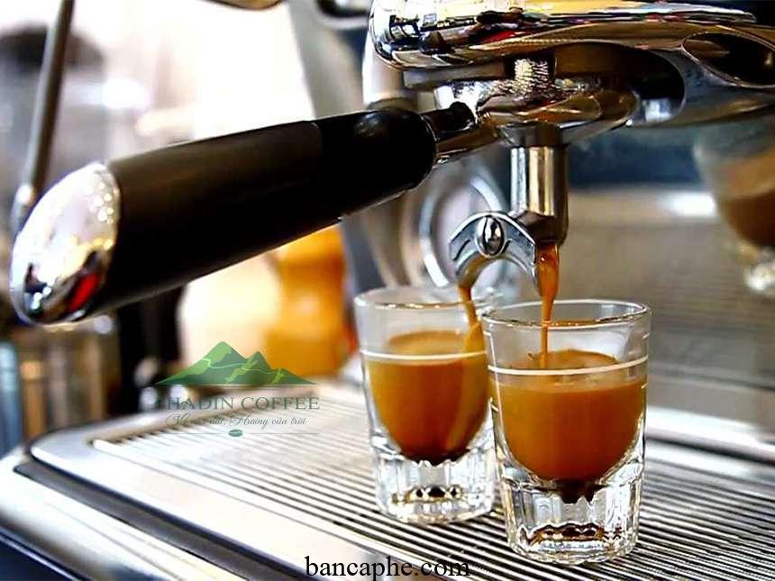 Cà phê pha máy 2024: Công nghệ tiên tiến và hương vị đậm đà chưa từng có